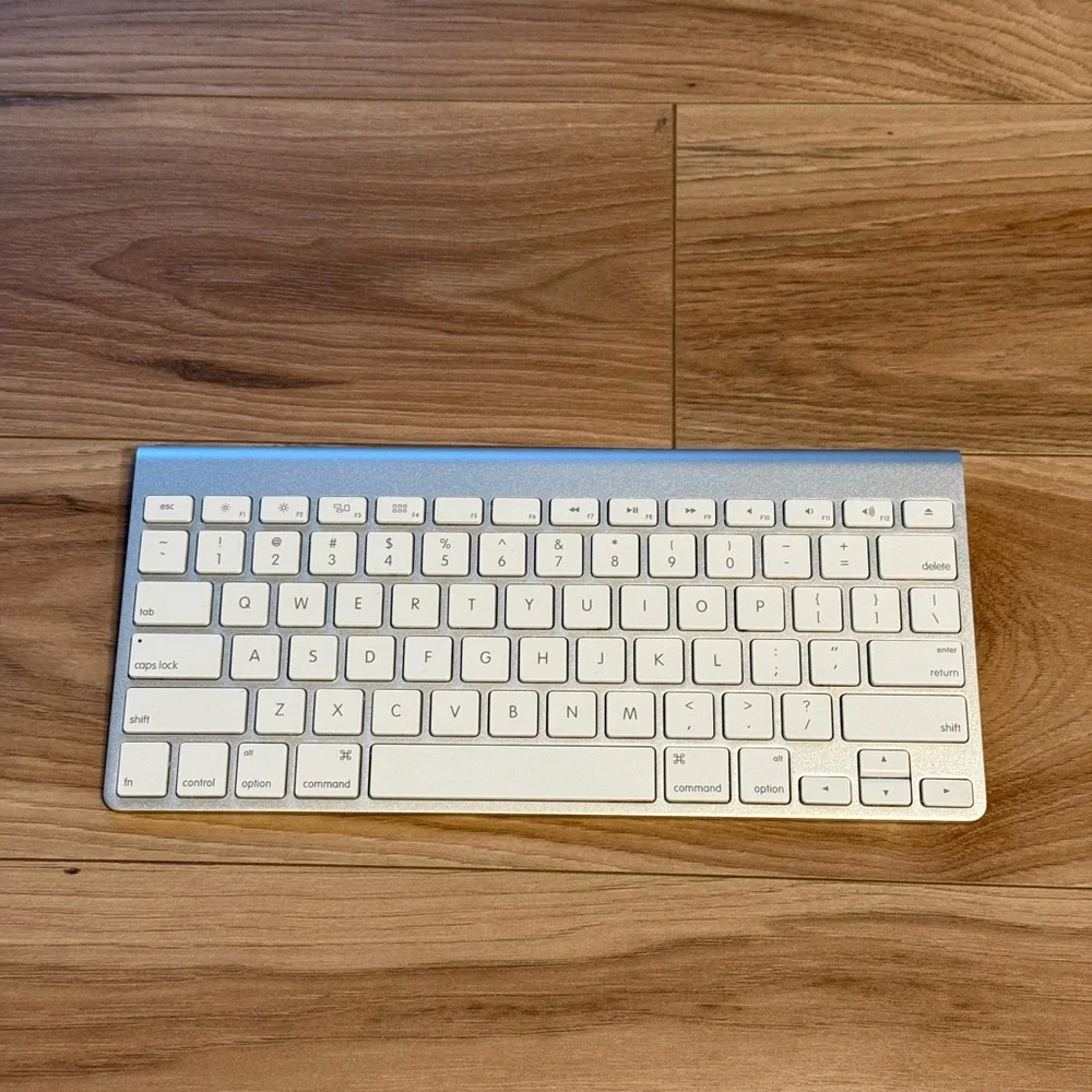 Apple Silver Wireless Keyboard